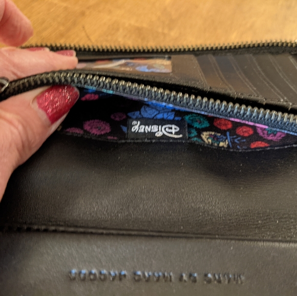 Marc Jacobs Disney Alice in Wonderland Wristlet - Picture 11 of 16